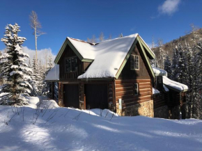 Updated 6BR ski-in/ski-out mountain modern chalet with hot tub and newest tech